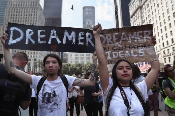 Amazon, Google y otras 140 empresas respaldan a los 'dreamers' en el Supremo