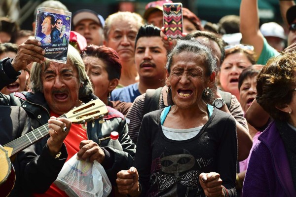 Flores, rancheras y lágrimas para recordar al 'Divo de Juárez”