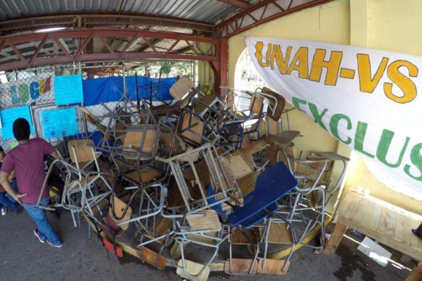 La Unah en Tegucigalpa y San Pedro Sula siguen tomadas por estudiantes