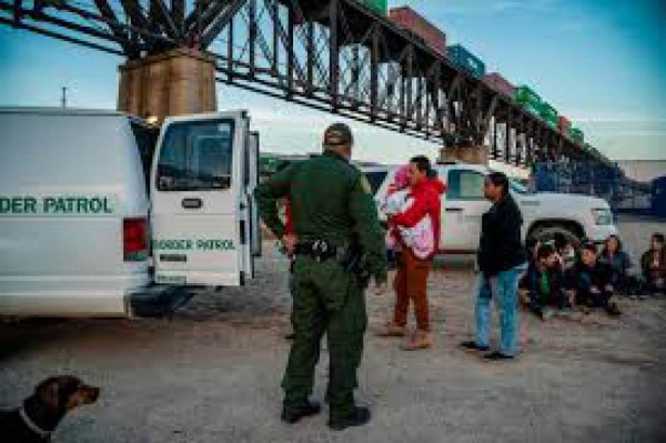Juez bloquea veto de Trump que restringía asilo para migrantes centroamericanos