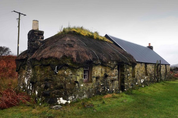 A traditional house on the Isle of Ulva, off Scotland's west coast on October 20, 2017. When tycoons in helicopters began landing on Scotland's Isle of Ulva, its five tenants feared their way of life might be coming to an end. The remote island of pristine beaches, lush hills and craggy coastlines was put on the market this year after decades of ownership by an aristocratic family. / AFP PHOTO / ANDY BUCHANAN / TO GO WITH AFP STORY by Mark McLaughlin