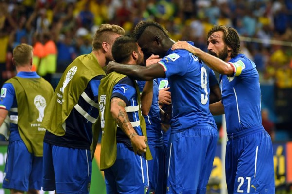 Italia se queda con el clásico mundialista gracias a Balotelli