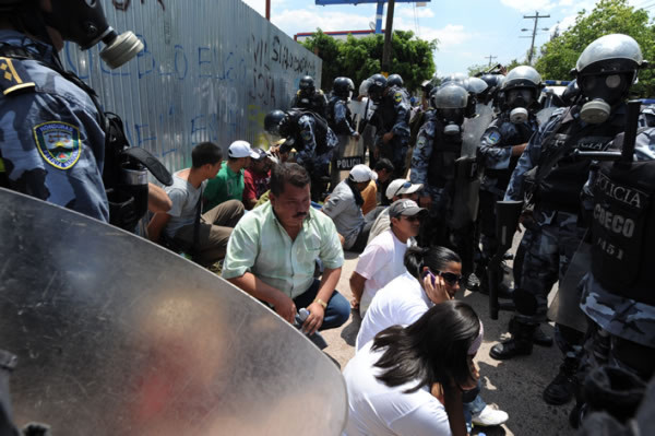 Maestros siguen con protestas en Honduras