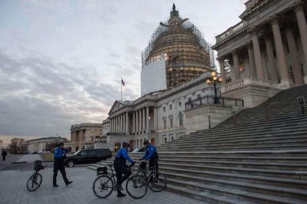 Obama avisa al Congreso que vetará todo intento de frenar sus reformas  