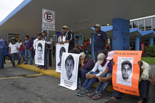 Manifestantes mexicanos toman aeropuerto internacional de Acapulco