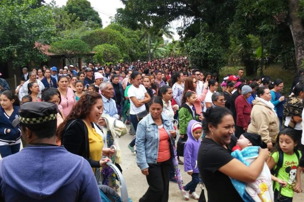 Católicos celebran al Cristo Negro en El Progreso