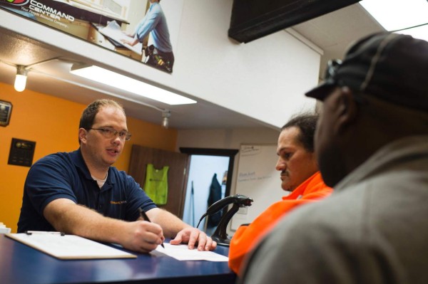 Alza al salario mínimo incidirá en demanda de empleos de migrantes