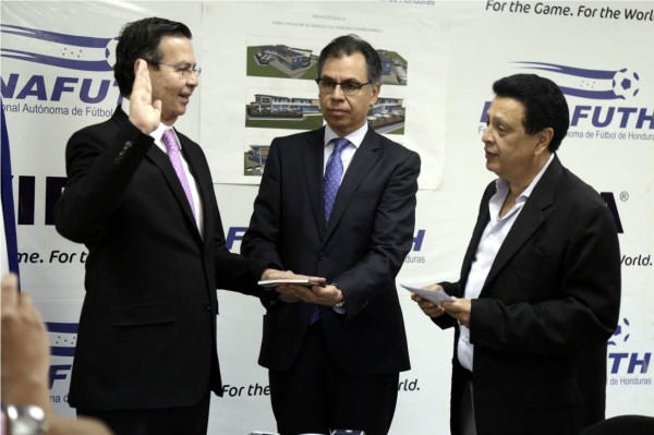 Callejas juramenta como parte de la Comisión Nacional de Selecciones