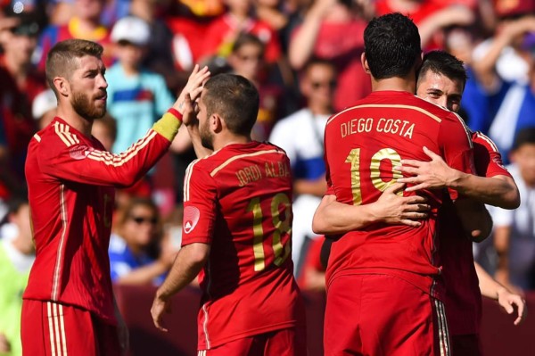 España se impuso en amistoso a El Salvador con doblete de Villa