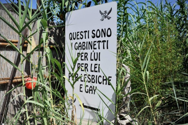 Piden el cierre de una playa italiana por exaltar a Mussolini y el fascismo