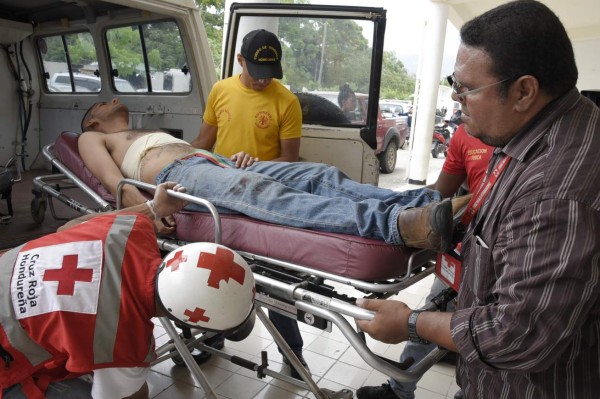 La Ceiba: 17 reclusos heridos al enfrentarse con militares