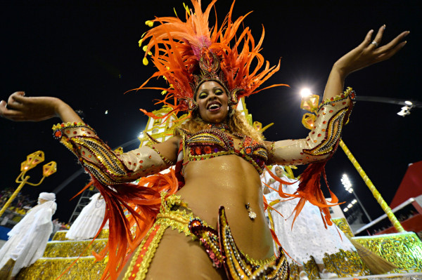 Carnaval de Río arrancan con exaltación a la percusión africana