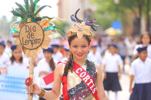 Una fiesta patriótica se vive en Honduras en 195 aniversario
