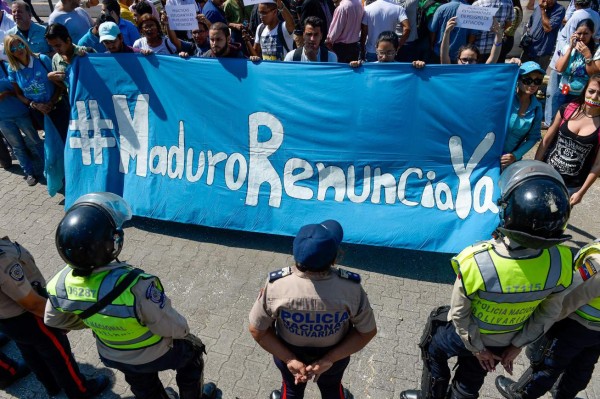 Preparan mecanismo para sacar a Nicolás Maduro