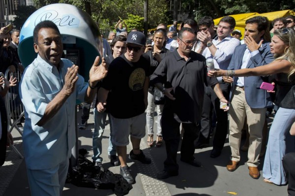 Pelé, atascado por protesta contra el Mundial