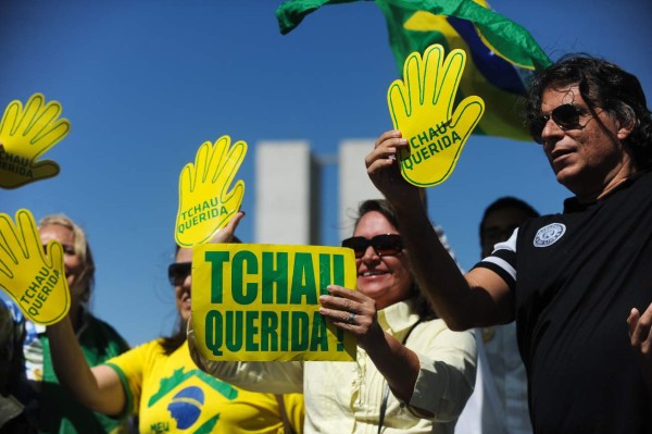 Gritos e insultos en el juicio de destitución contra Dilma