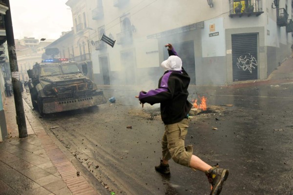 Ecuador decreta estado de excepción por protestas tras alza de combustibles
