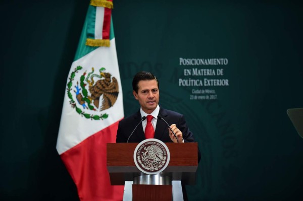 Políticos mexicanos piden a Peña cancelar visita a Trump