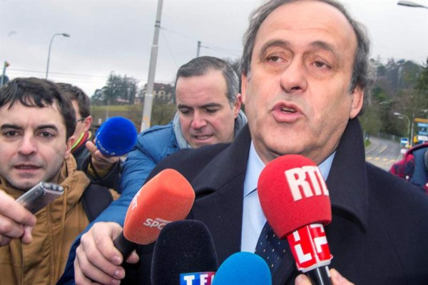 Platini llega a la FIFA para declarar ante jueces