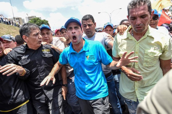 Inhabilitan por 15 años a Capriles para cargos públicos