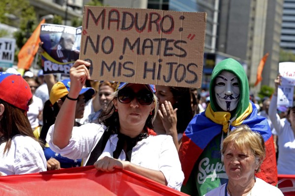 Miles marchan contra la represión en Venezuela