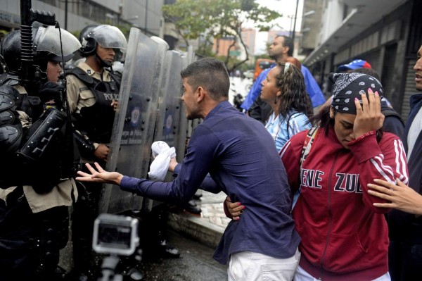 Opositores marchan en Venezuela en recuerdo a los fallecidos hace un año