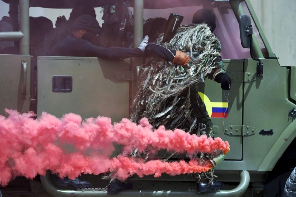 Ministro venezolano dice 30,000 milicianos se alistaron para defender al país