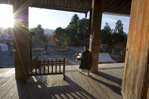 Entierros budistas por correo desatan polémica en Japón