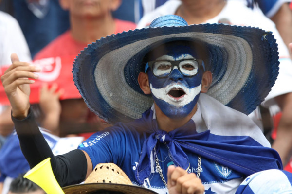 La afición hondureña nunca le falla a la Bicolor
