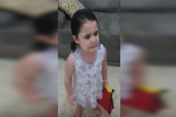 Video: Niña llora desconsolada porque quiere un esposo