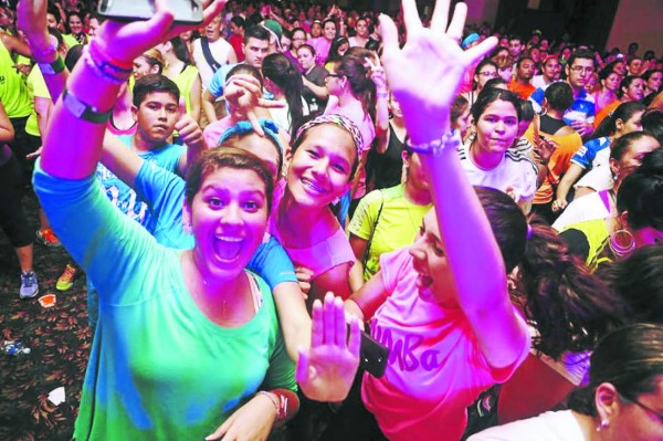 Sampedranos vibraron al ritmo de la zumba