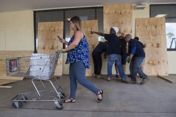 Hondureños huyen de Miami y buscan refugio en norte de Florida por Irma