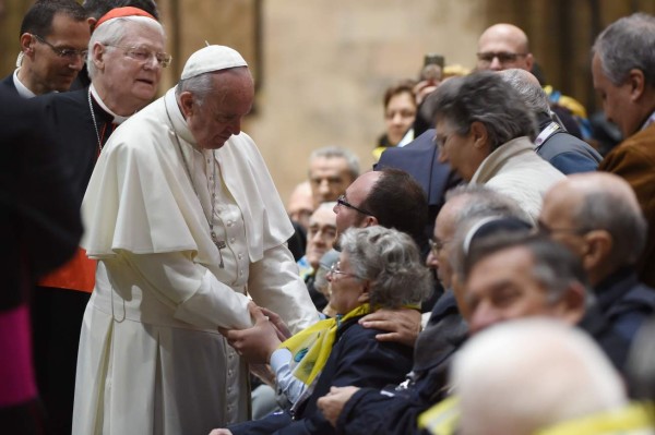 El Papa visita a los olvidados en Milán