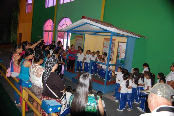 Más de 500 niños de guarderías visitan El Pequeño Sula