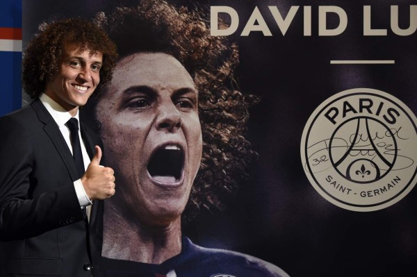 PSG presenta a David Luiz como 'uno de los mejores defensas del mundo'
