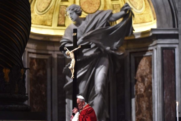 El Papa denuncia persecusión contra los cristianos