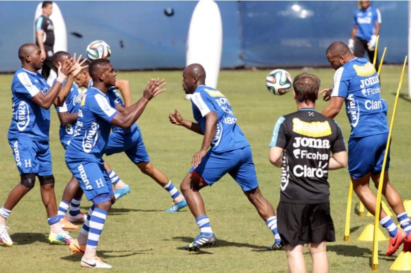 Honduras comenzó a afinar su táctica para el Mundial de Brasil