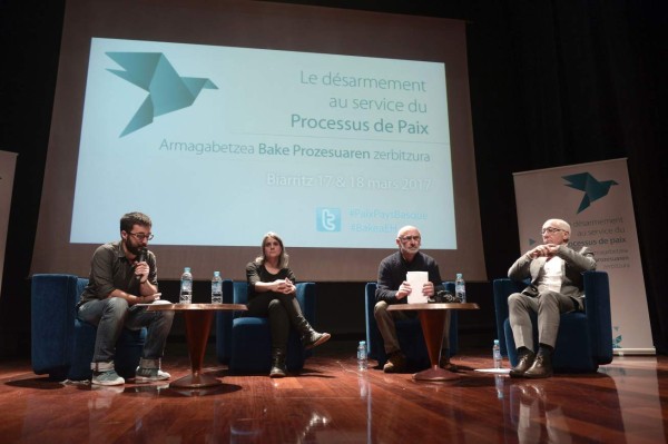 ETA quiere desarmarse 'totalmente” de aquí al 8 de abril