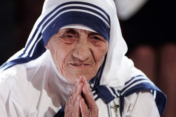 Vaticano rechaza que el hábito de la Madre Teresa sea tratado como mercancía