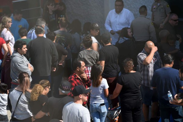 Los padres de familia estaban consternados con lo sucedido. El pánico se apoderó de los maestros y alumnos.