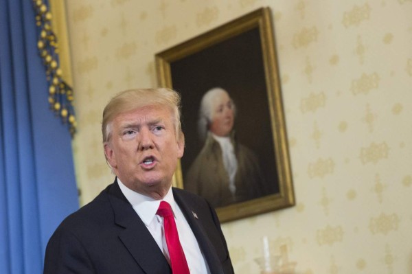 Trump vuelve a criticar al fiscal general y ridiculiza la investigación rusa