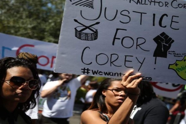 Arrestan a policía que abatió a músico negro en sureste de EUA