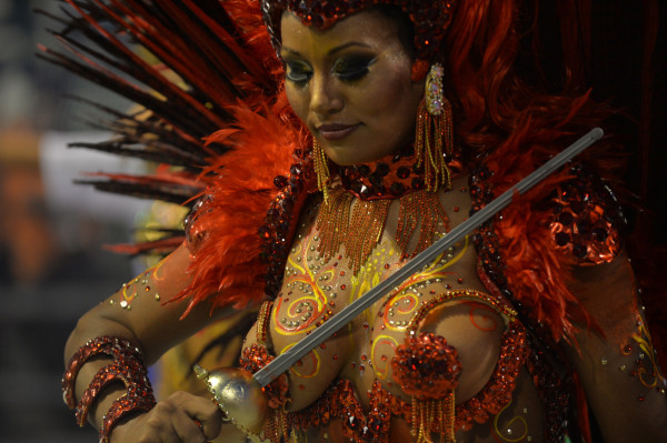 Carnaval de Río arrancan con exaltación a la percusión africana