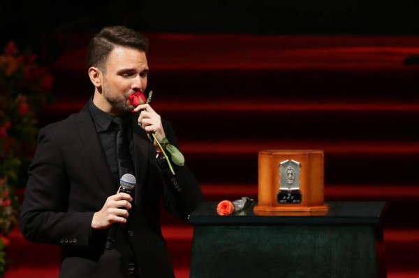 Así se despidió supuesto novio de Juan Gabriel