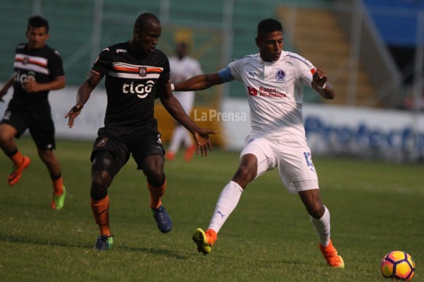 El Olimpia doblegó al Águila de El Salvador y sigue intratable