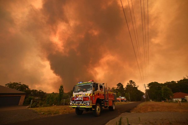 Australia combate centenares de incendios en condiciones 'catastróficas'