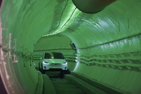 Musk presenta su túnel subterráneo para evitar atascos en Los Ángeles