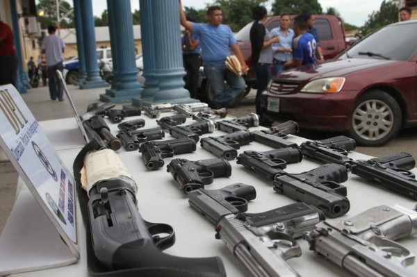 Policías proveían armas a las pandillas MS y la 18