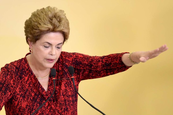 Presidente de Senado de Brasil ordena seguir juicio político a Dilma