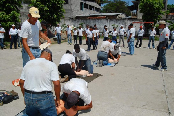 Jóvenes buscan ser policías comunitarios